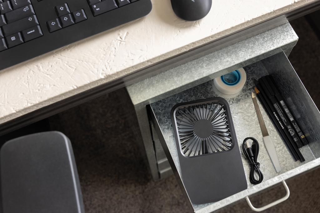 Ventilador escritorio recargable plástico reciclado Aervina