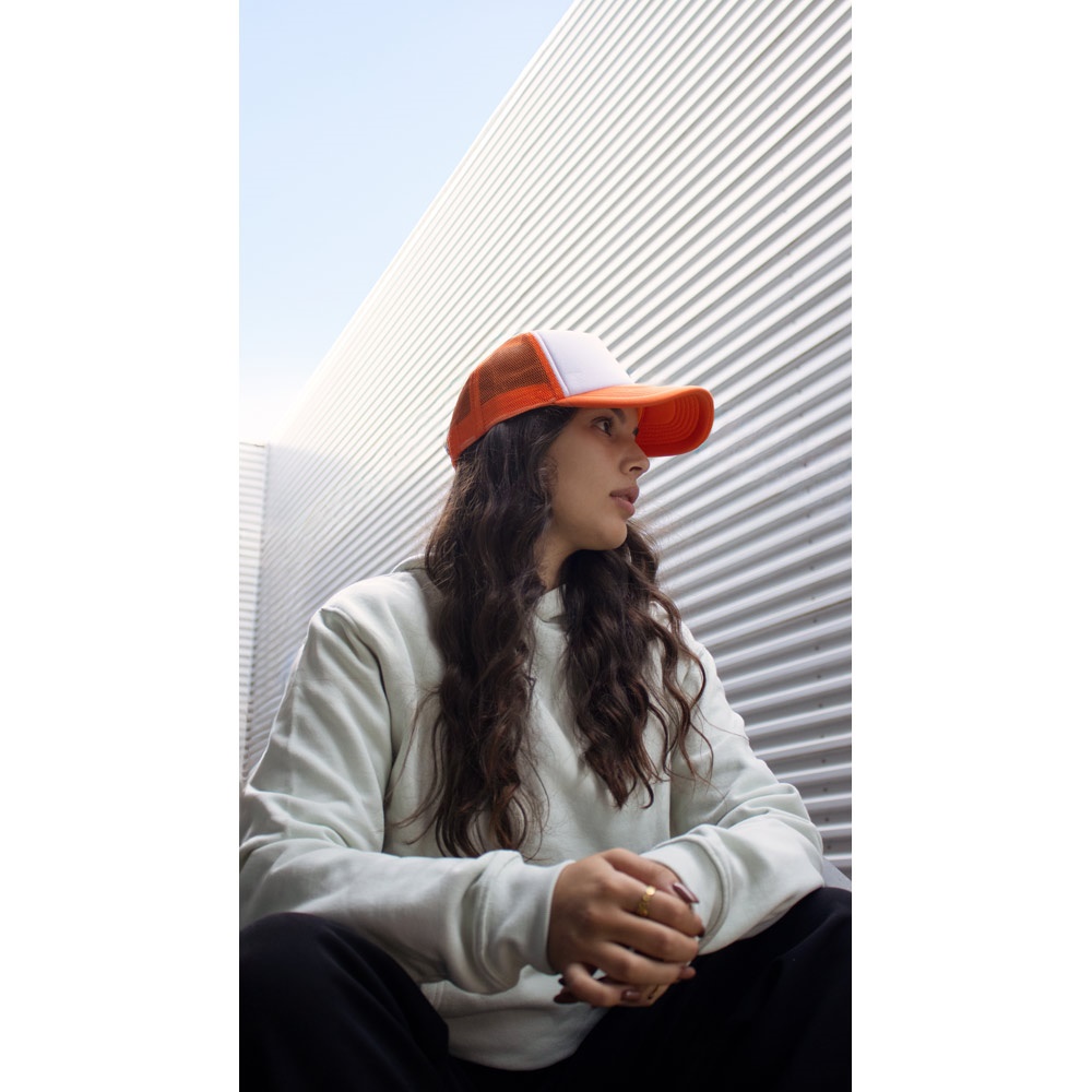 NICOLA. Gorro de poliéster y malla (150 g/m²)