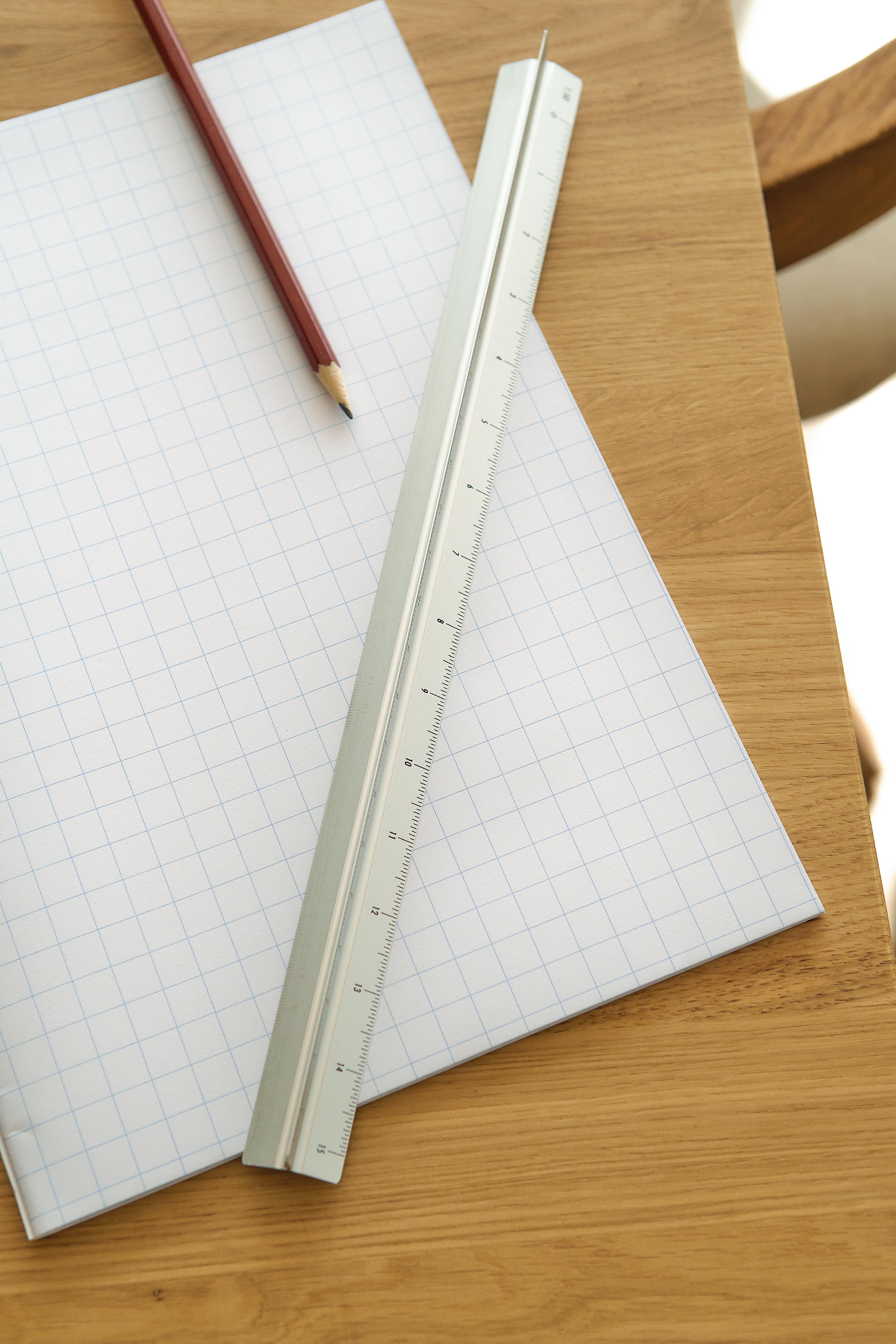 Regla triangular de aluminio Tavi