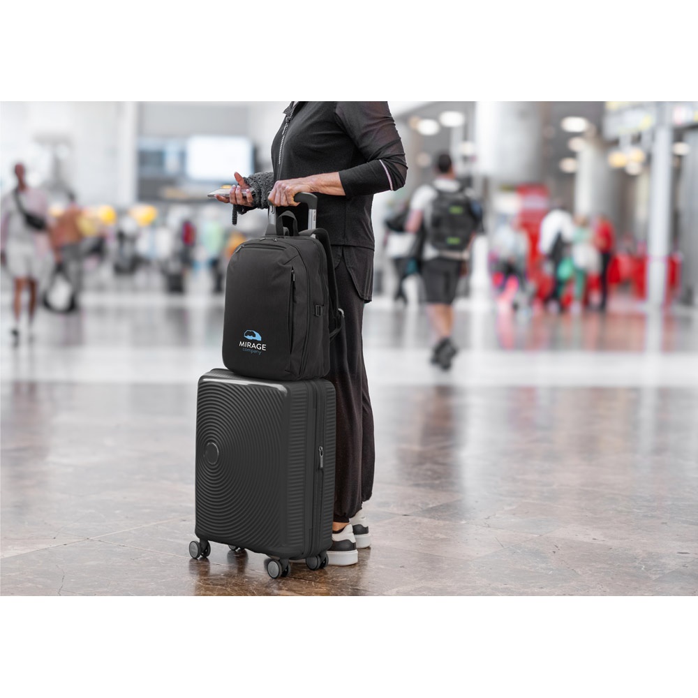 UDINE. Mochila con un compartimento de apertura completa en poliéster reciclado 300D de alta densidad de 16"