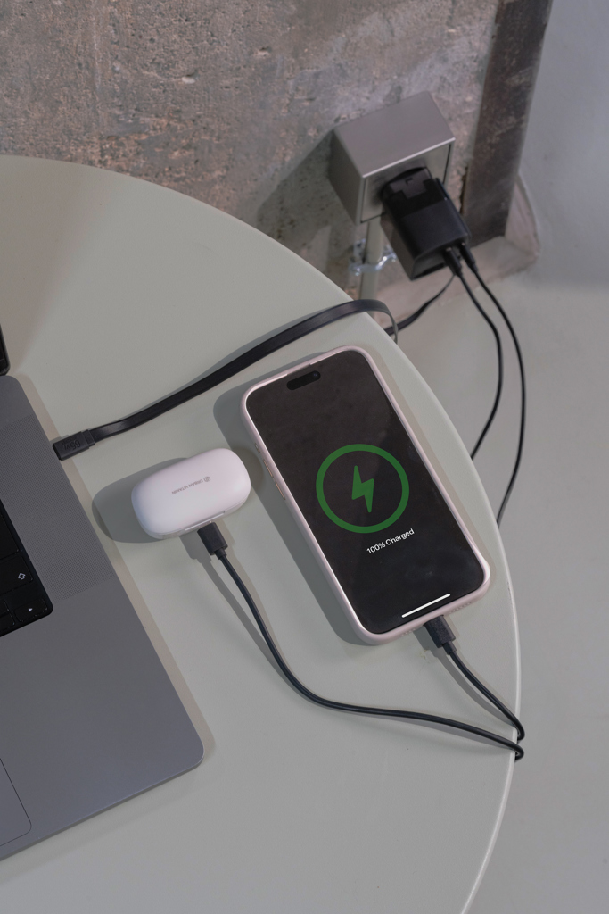 Cargador GaN Mendocino con cable retráctil Urban Vitamin 65W