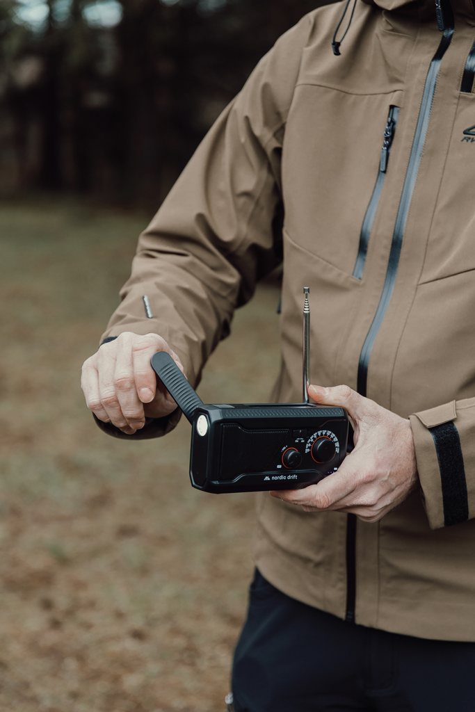 Radio multifuncional Nordic Drift Titan IPX4 de 4000 mAh