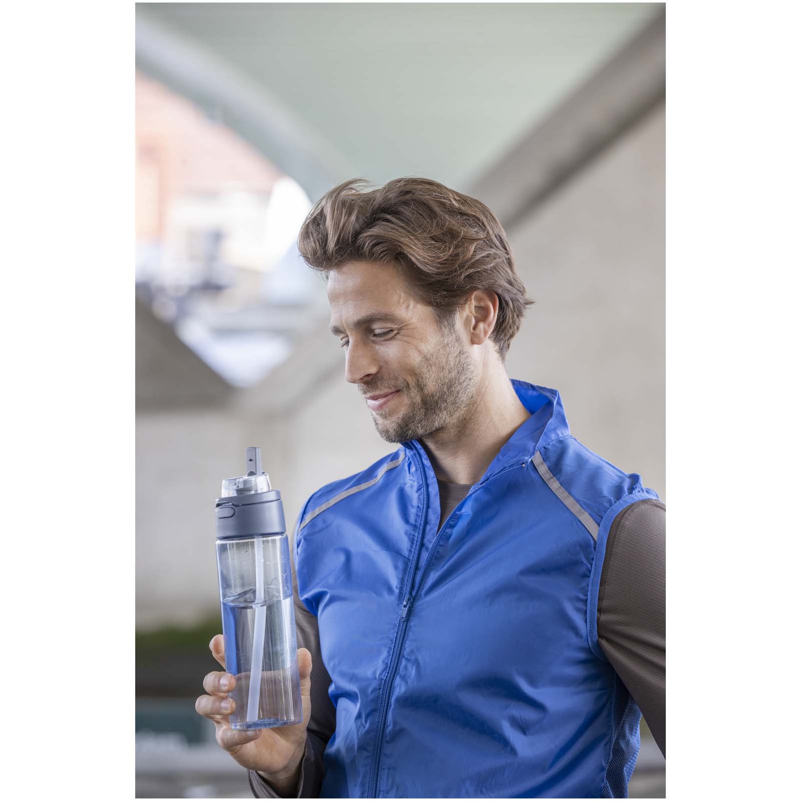 Botella de agua Theron de 700 ml de plástico reciclado RCS con tapa de doble función y pajita abatible