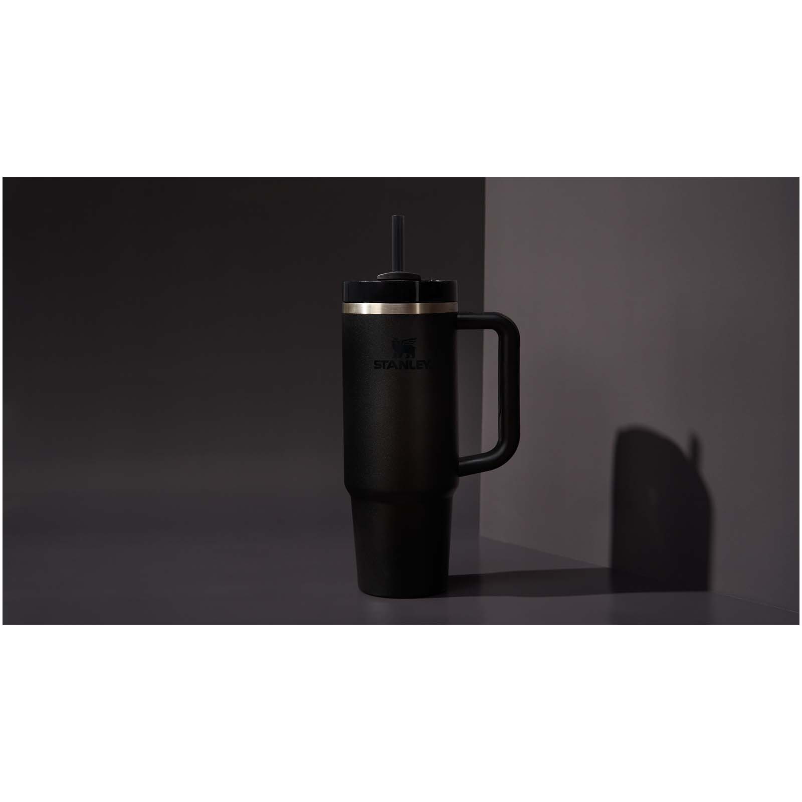 Vaso con aislamiento de acero inoxidable reciclado Stanley Quencher® H2.0 FlowState™ 890 ml