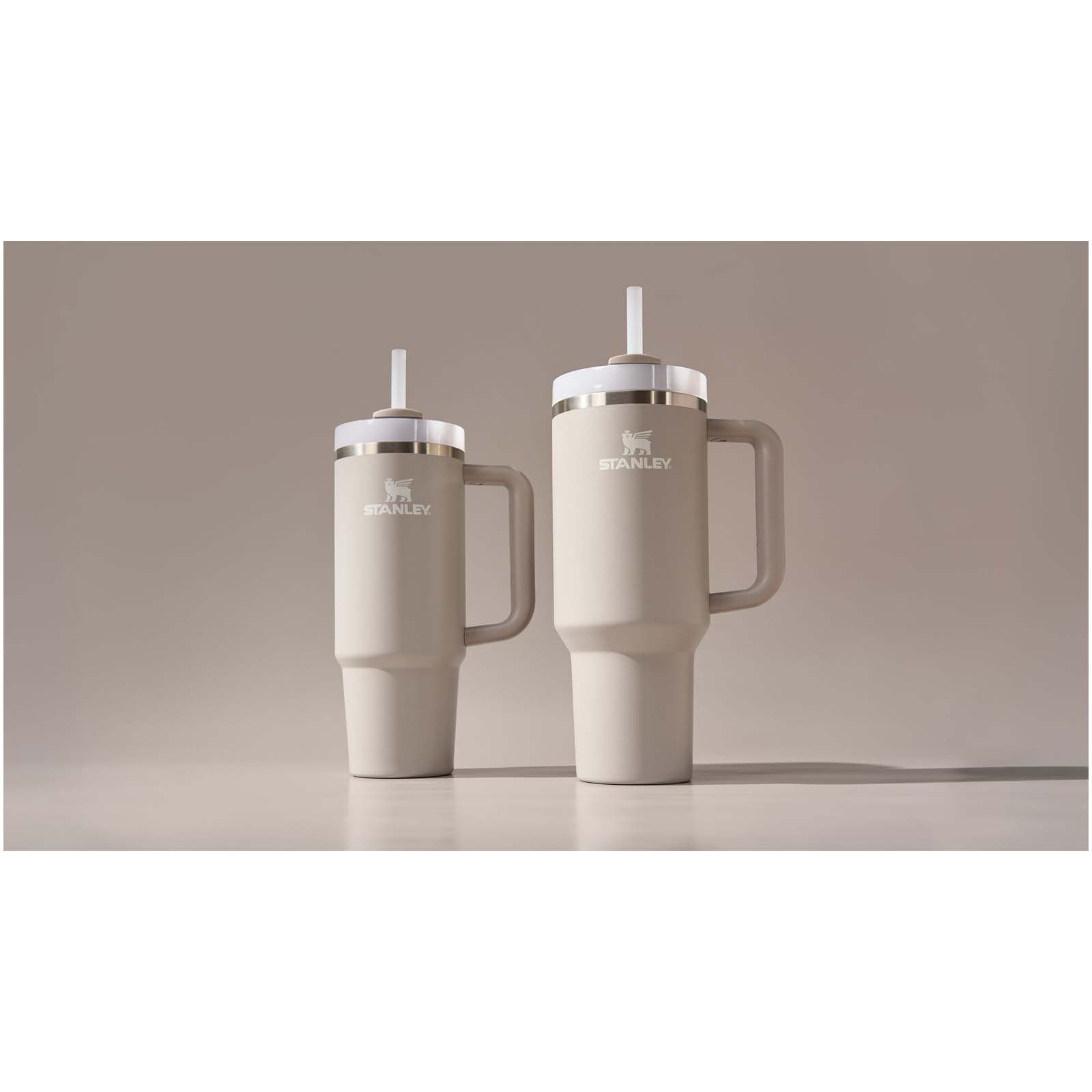 Vaso con aislamiento de acero inoxidable reciclado Stanley Quencher® H2.0 FlowState™ 890 ml