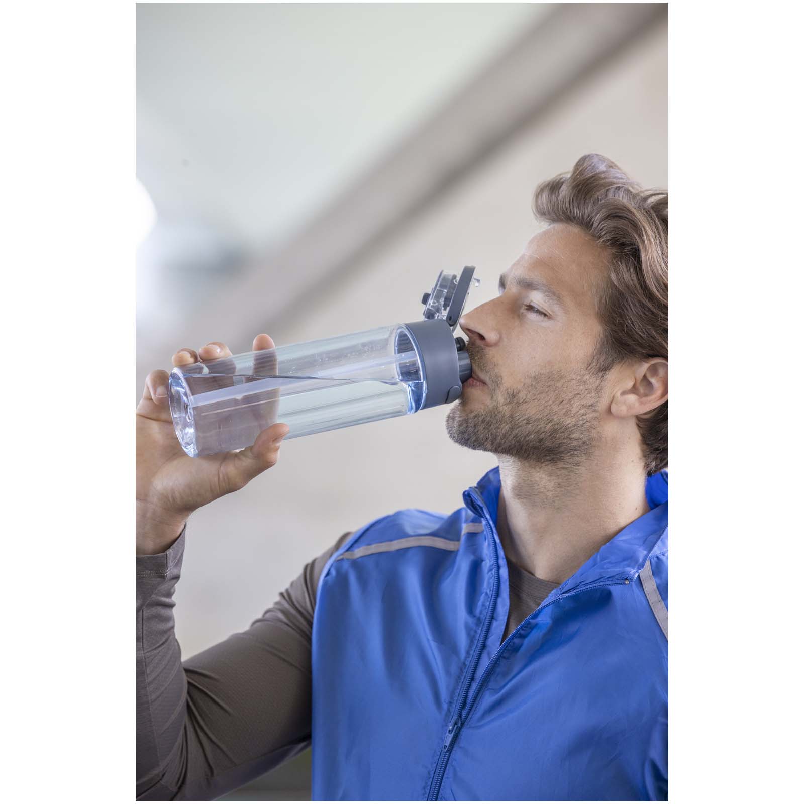 Botella de agua Theron de 700 ml de plástico reciclado RCS con tapa de doble función y pajita abatible