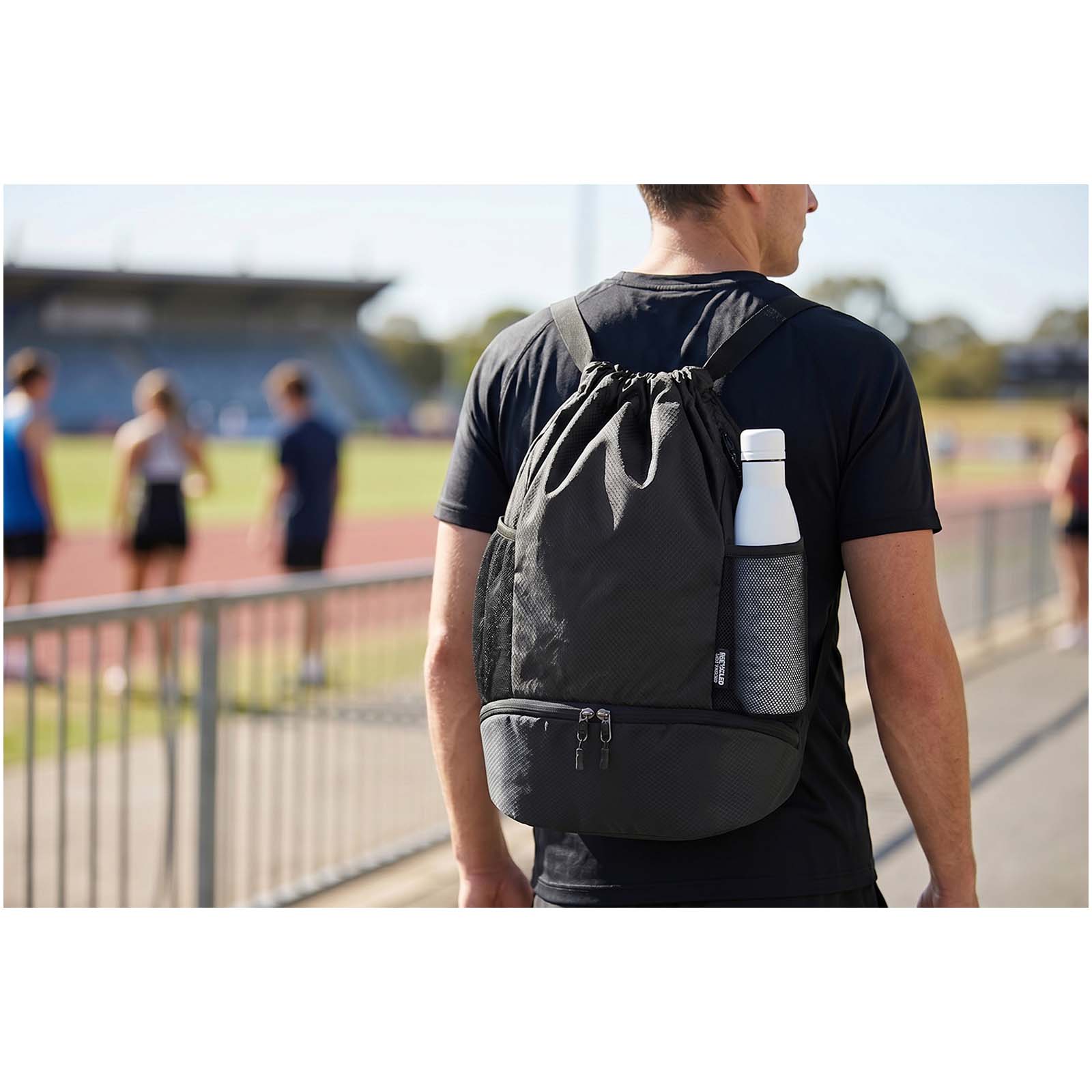 Bolsa deportiva de 18 L con cordón y compartimento inferior de material reciclado con certificado GRS Varyon