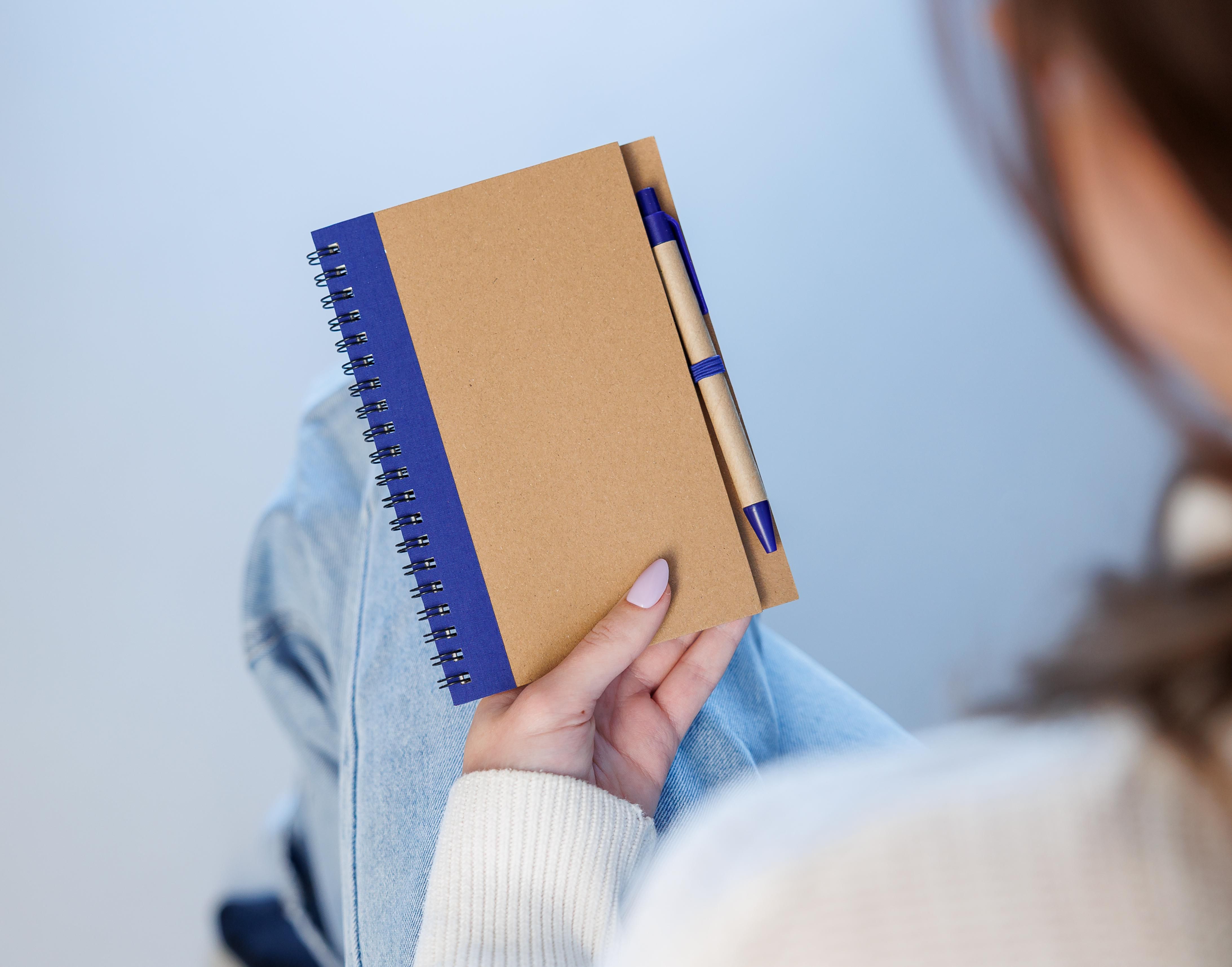 Cuaderno Stella | Cartón reciclado | Rayado | Bolígrafo