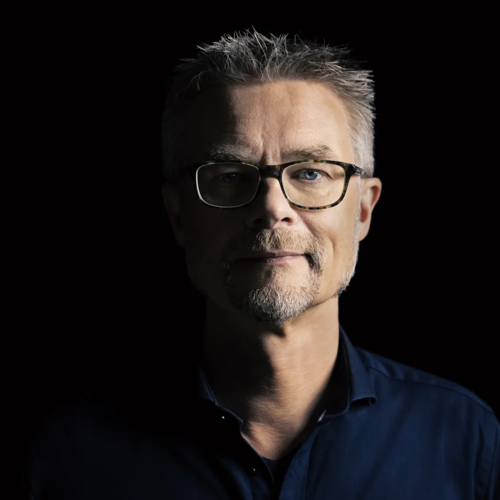 Forfatterfoto - Mikkel Birkegaard (1)