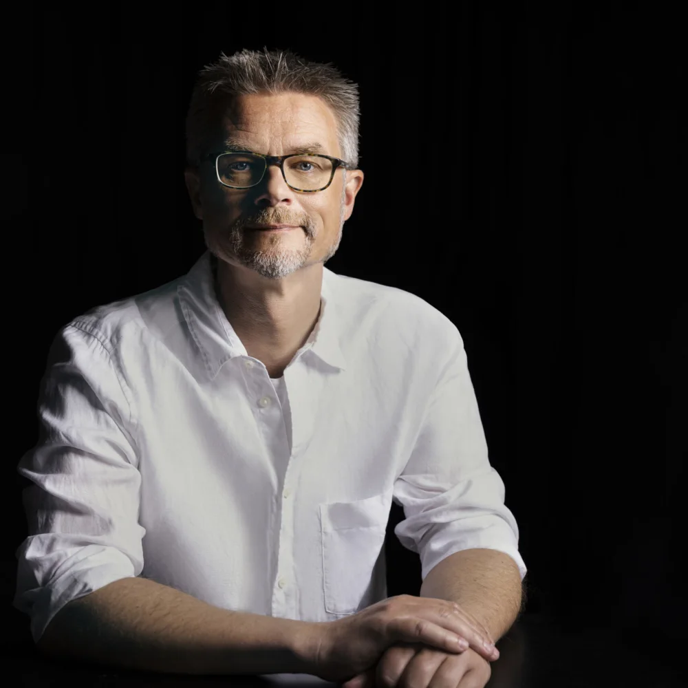 Forfatterfoto - Mikkel Birkegaard (2)