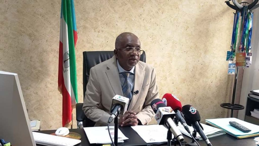 Anatolio Nzang Nguema, Fiscal General durante la  rueda de prensa donde se declara a la CORED como grupo terrorista. Foto. Periódico Ébano.