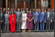 Foto de familia entre los miembros del Tesoro Público de la CEMAC