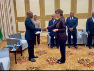 Sonia Doña Pérez, nueva embajadora de Francia en Guinea Ecuatorial, presenta su carta de estilo ante el ministro de Asuntos Exteriores. Foto Dámaso Alonso.