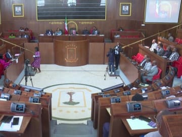 Imagen del interior de la Cámara de Diputados en Bata durante la revisión del proyecto de Ley Reguladora de la Libertad de Prensa