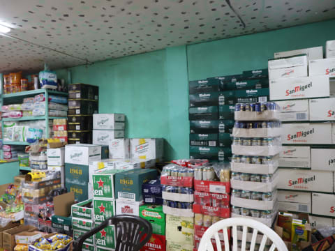 Productos alimenticios, bebidas alcohólicas entre otros de primera necesidad que se han visto incrementados los precios. Foto Periódico Ébano