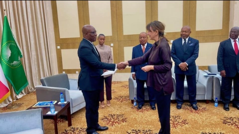 Sonia Doña Pérez, nueva embajadora de Francia en Guinea Ecuatorial, presenta su carta de estilo ante el ministro de Asuntos Exteriores. Foto Dámaso Alonso.