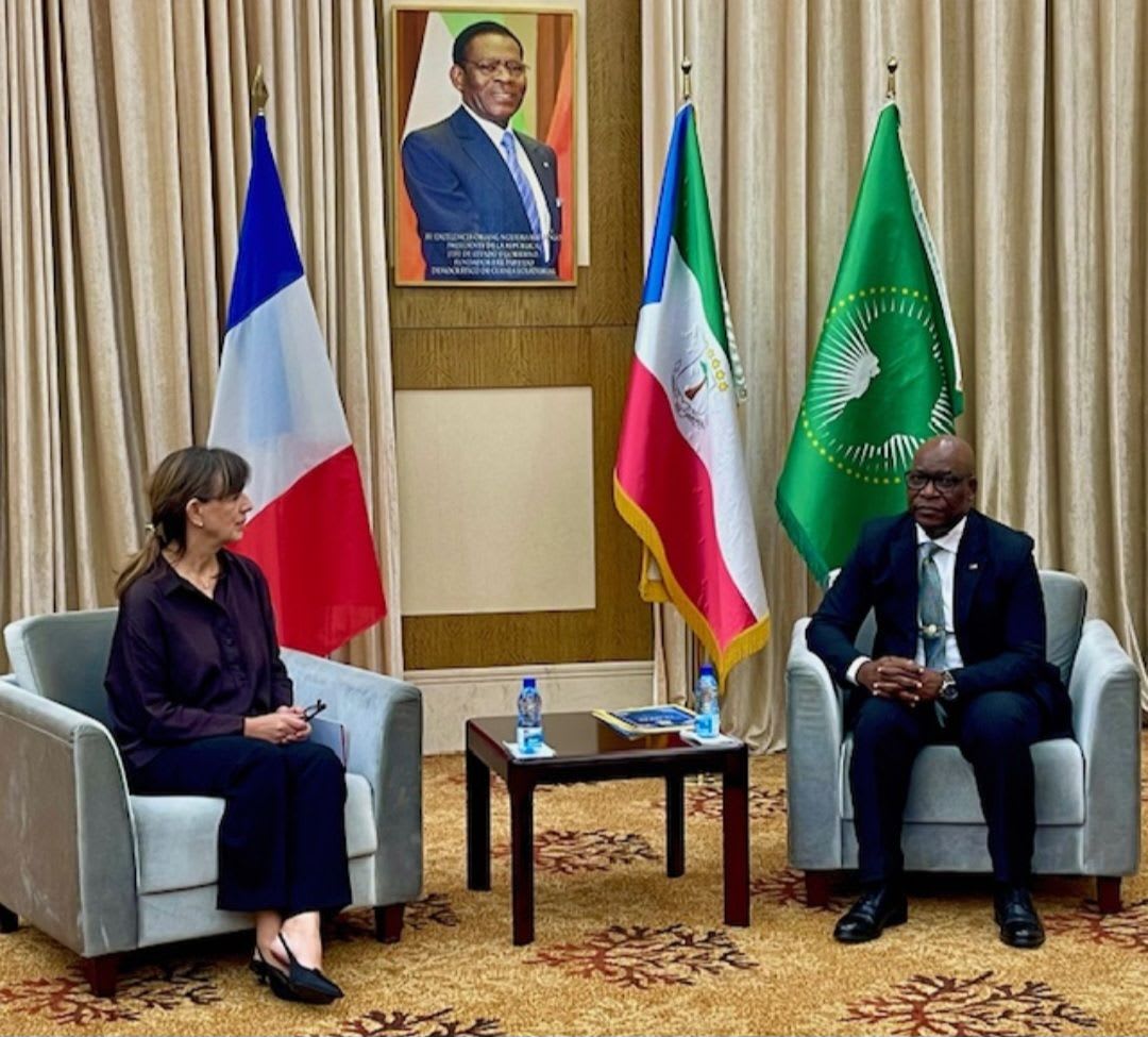 El ministro de Estado de Asuntos Exteriores da la bienvenida a Sonia Doña Pérez, sustituta de  Laurent Polonceaux. Foto Dámaso Alonso Nzue.