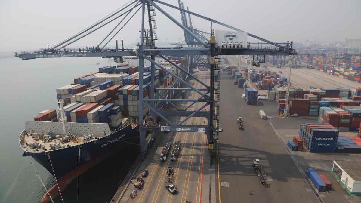 Pelindo Regional 2 Catat Kinerja Positif, Arus Peti Kemas Tembus 4,7 Juta TEUs