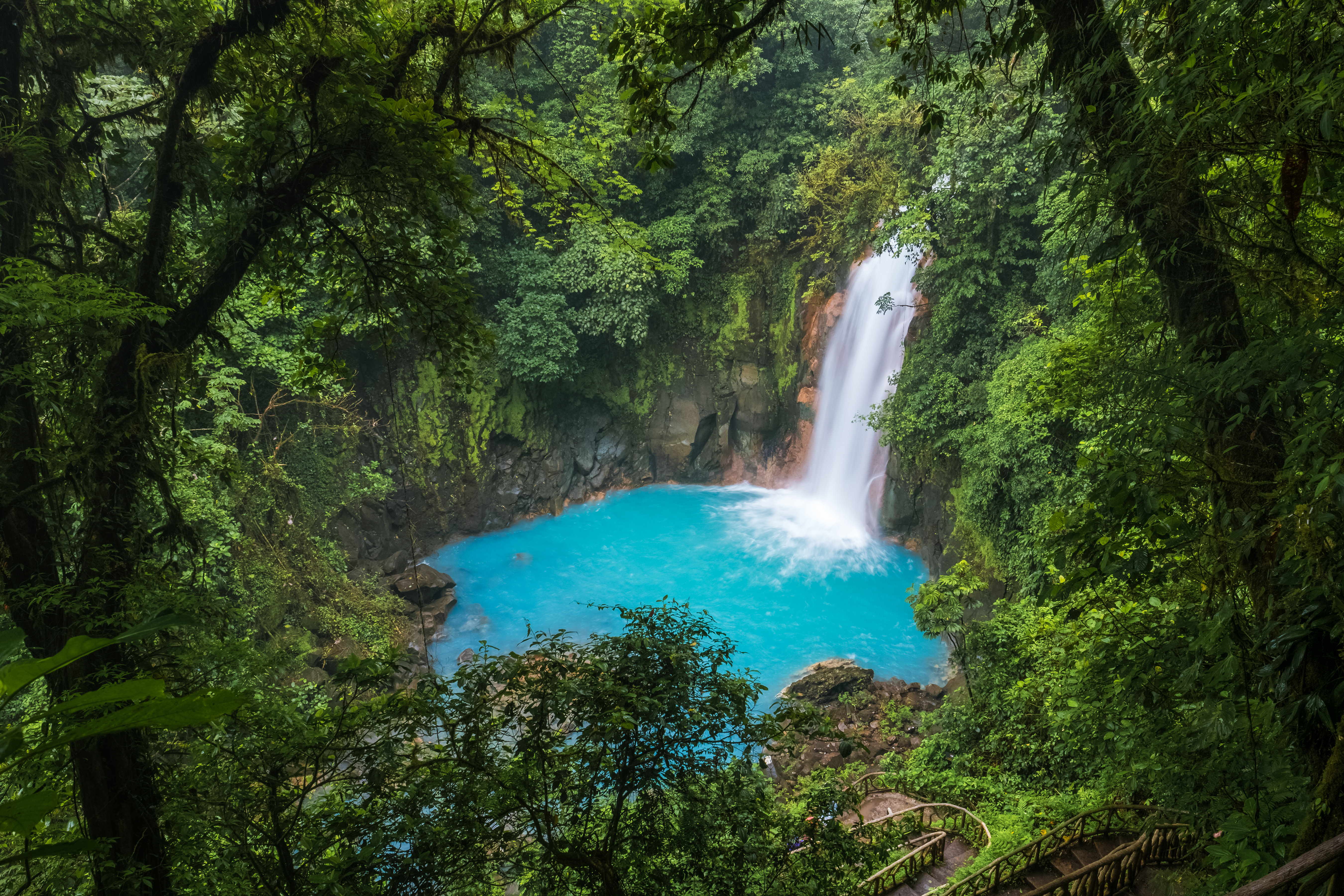 Discover the famous turquoise waters of Río Celeste