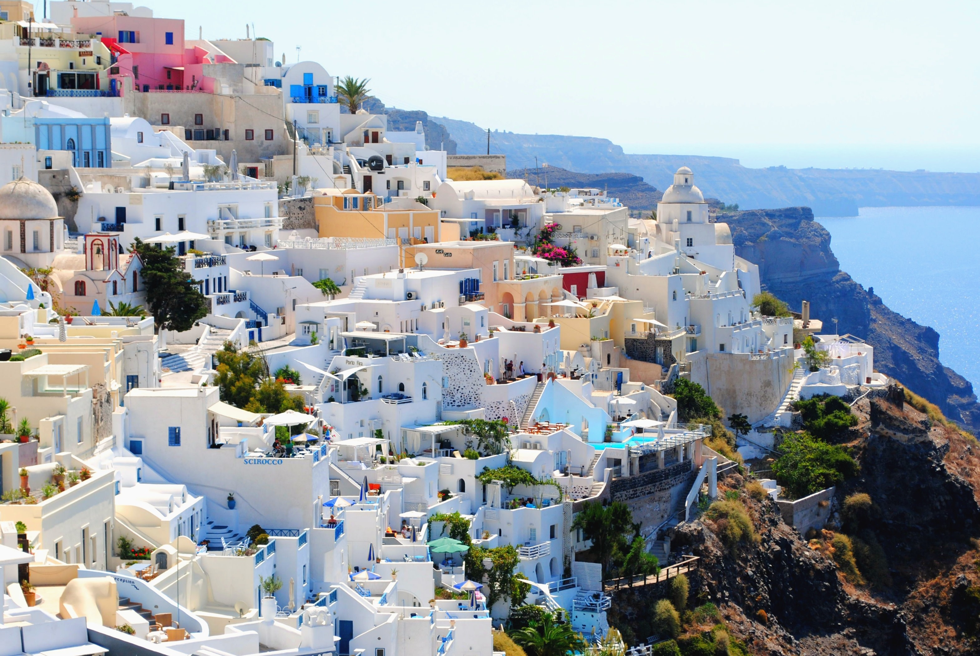 Island-hop between Santorini and Mykonos