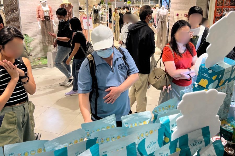 樂維根貼近客戶，透過擺攤近距離與消費者互動｜圖片來源：樂維根提供
