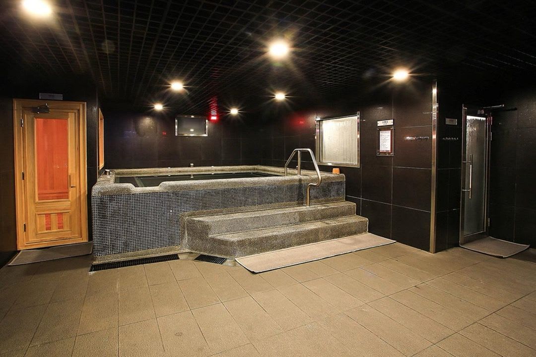 除了Express等級館外，大多場館都備有SPA浴池設施｜圖片來源：World Gym官網