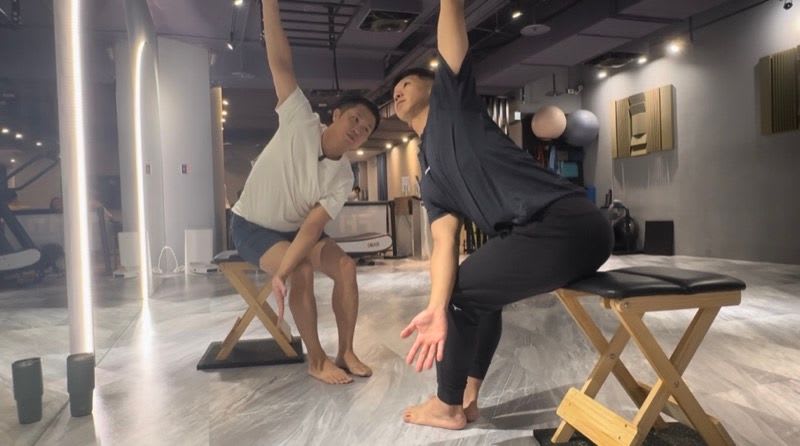 只要一張椅子就可進行墊上嬋柔的練習