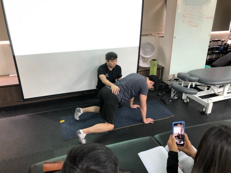 講師不斷鼓勵大家思考執行訓練動作背後的原因｜圖片：阿連教練提供