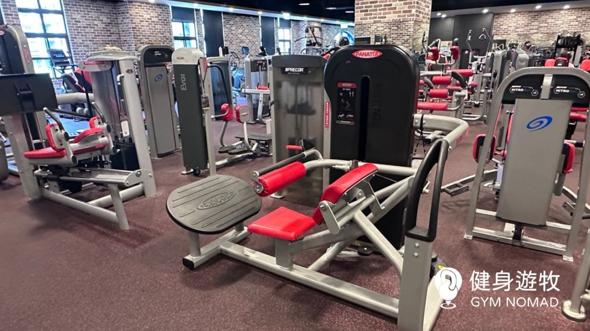 多樣的器材選擇、豐富的數量，讓健身工廠新竹北廠能滿足所有程度的健身愛好者｜圖源：健身遊牧拍攝