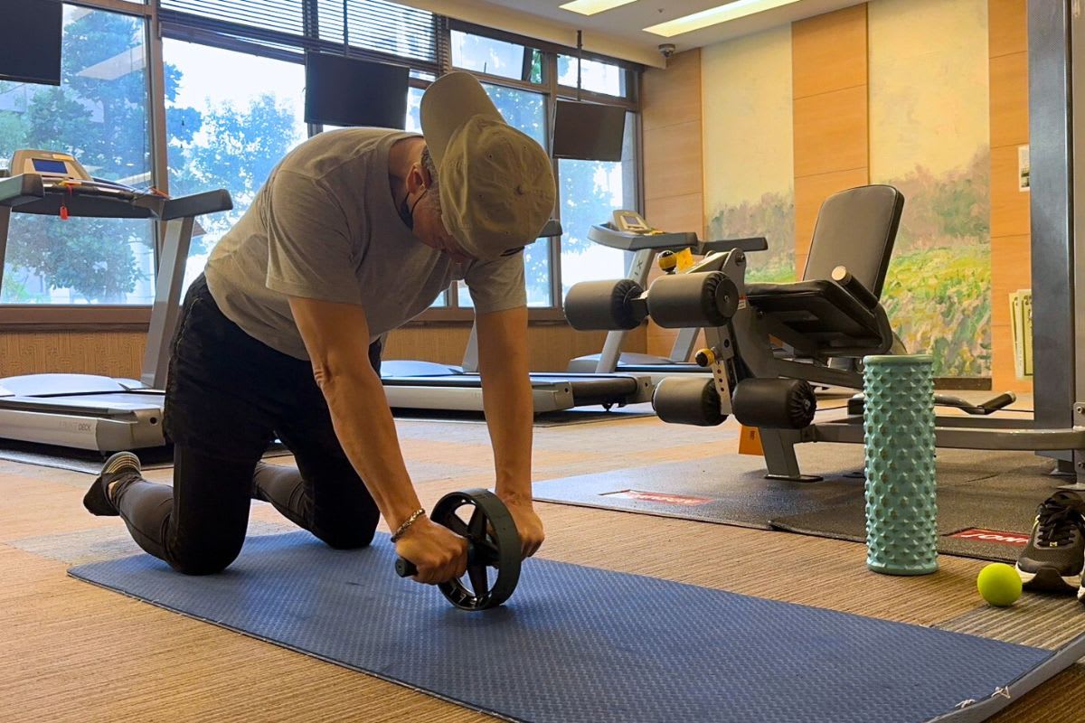 維持固定頻率的運動，讓72歲的John的體態變得更壯碩，超越許多年輕人｜圖源：健身遊牧教練群