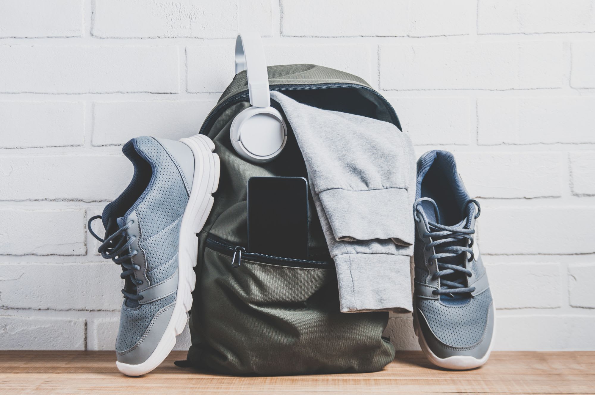 Gym Accessories Men and Women Can't Live Without When it comes to gym  accessories, everyone has their own must-haves for their gym bag.…