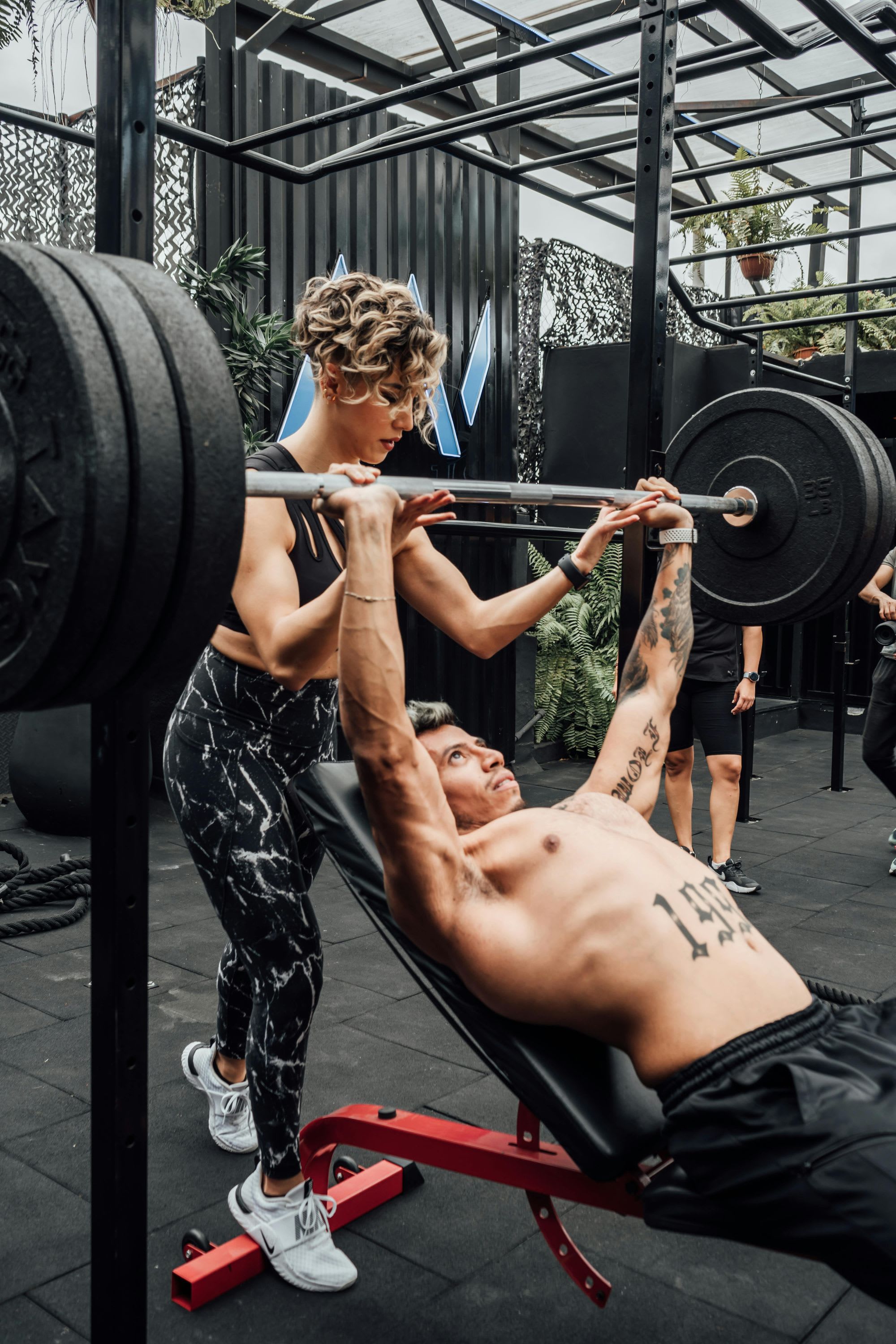 Chest press bench press sale