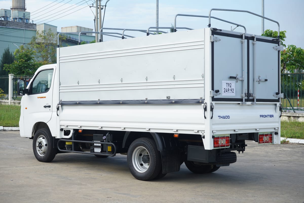 THACO FRONTIER TF2800 – THÙNG MUI BẠT 3 BỬNG 4