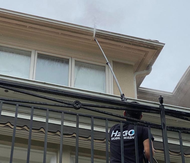 eavestrough-cleaning