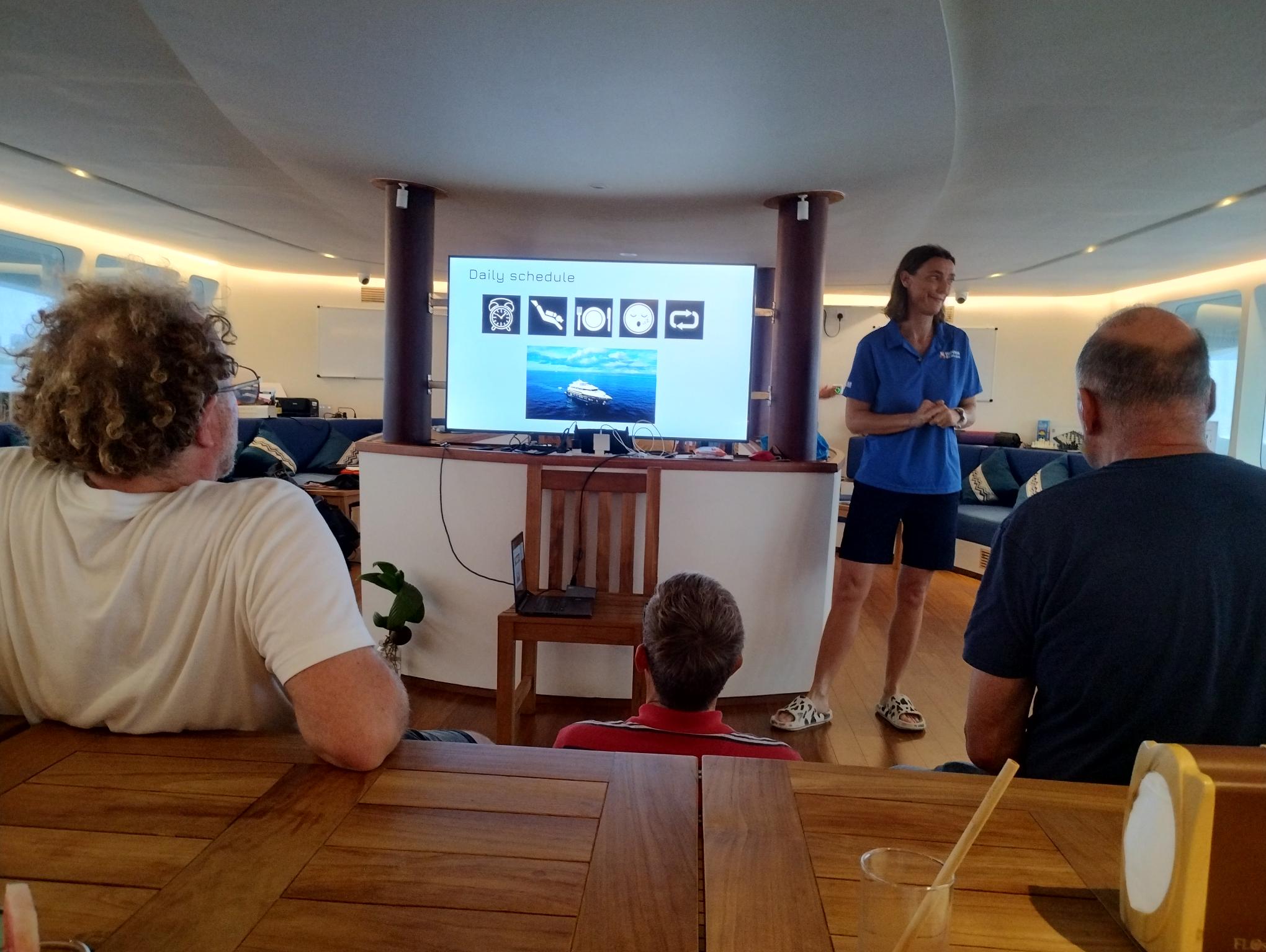 Dive briefing