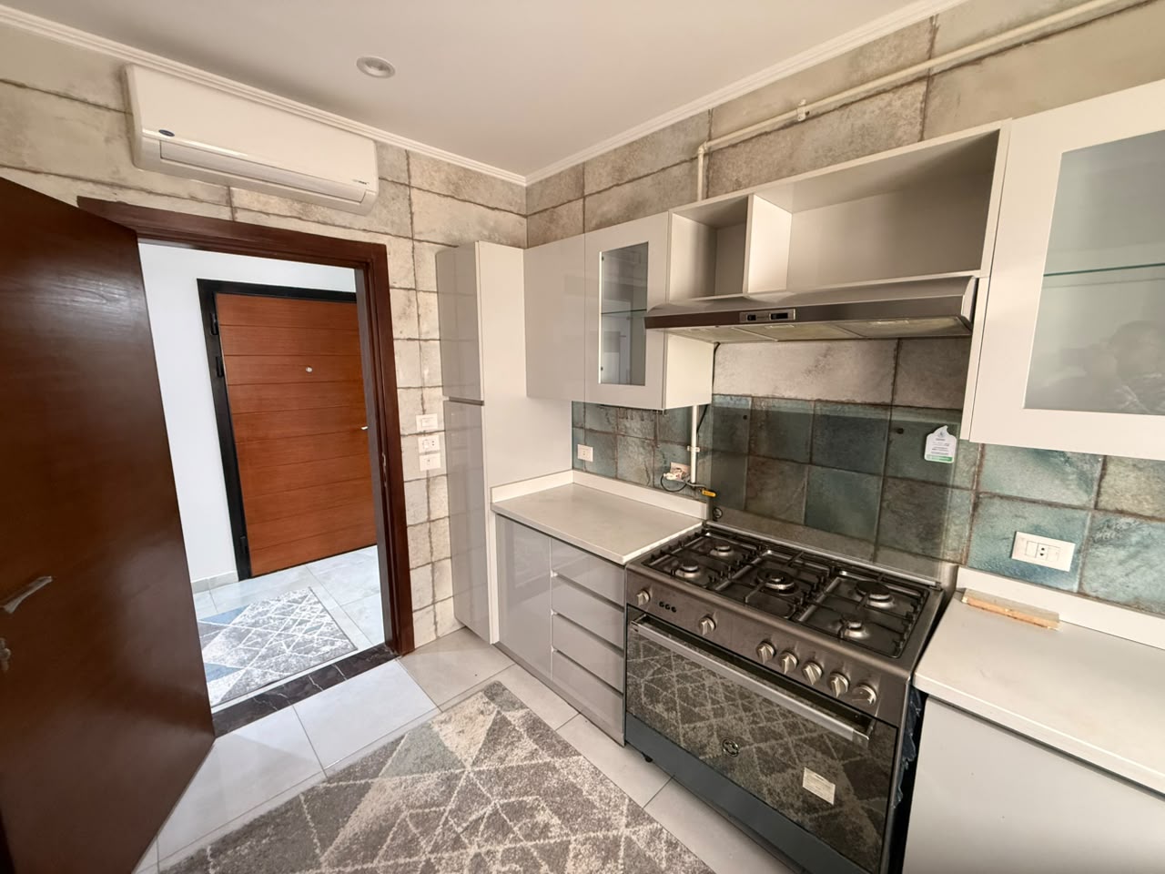 Apartment For Rent 4