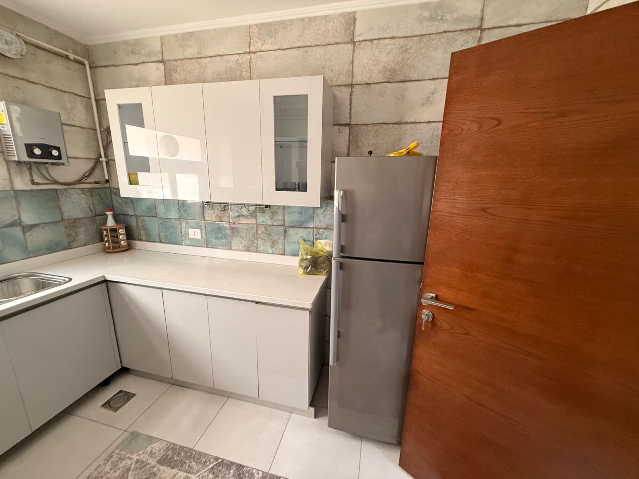 Apartment For Rent 11