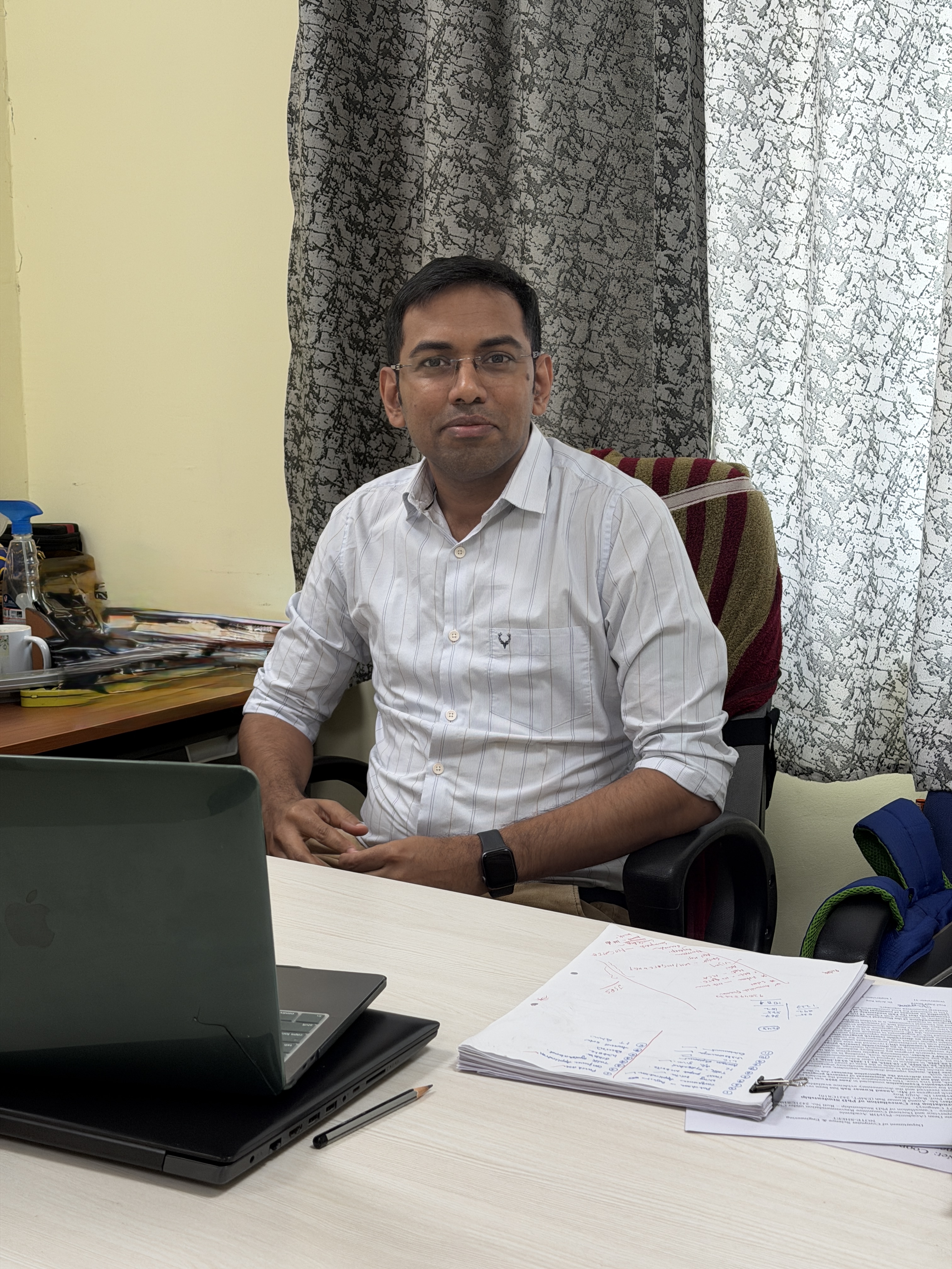 Photo of Dr. Arijit Roy