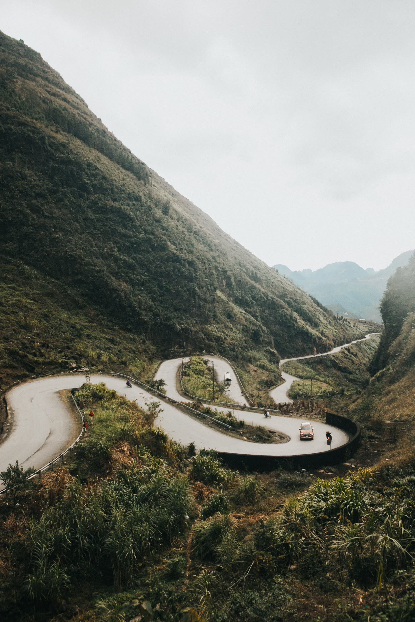 background cheer tour