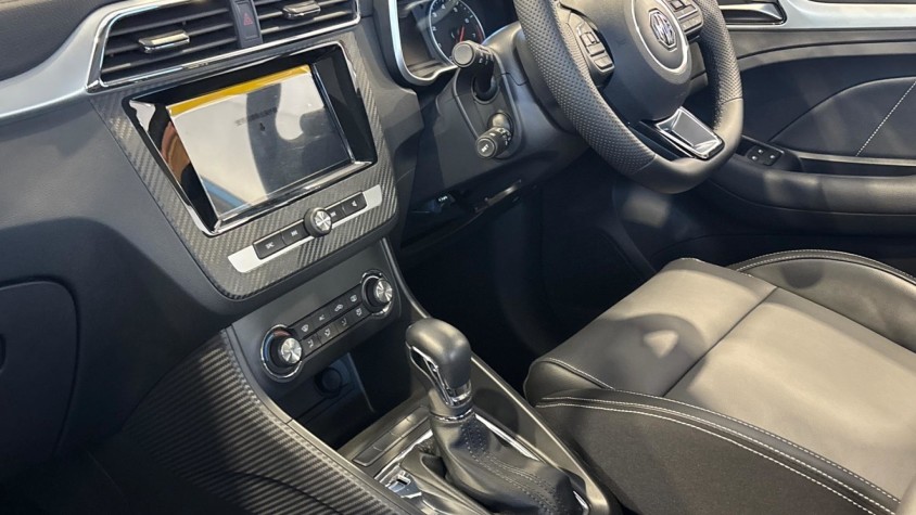 2025 MG ZS 1.5 DELUX