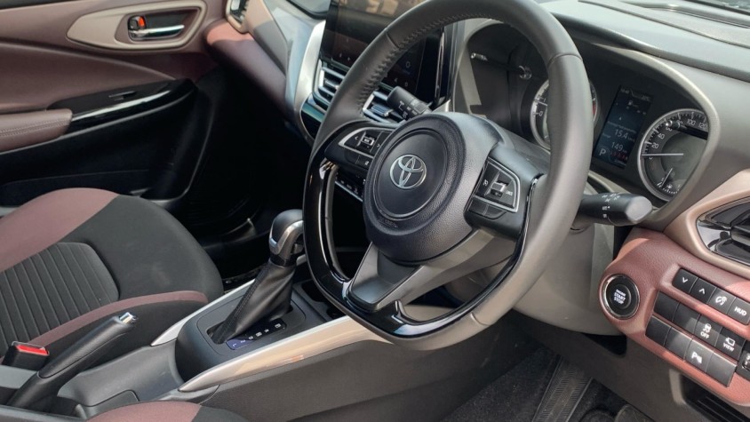 2025 TOYOTA STARLET CROSS 1.5 XR