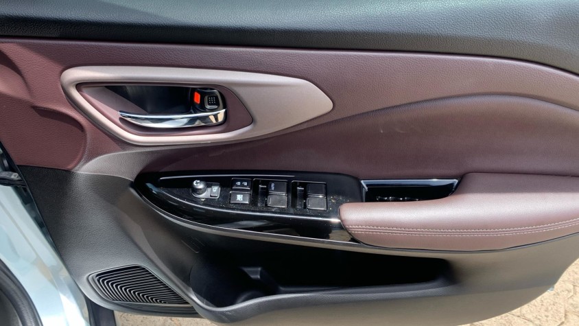 2025 TOYOTA STARLET CROSS 1.5 XR