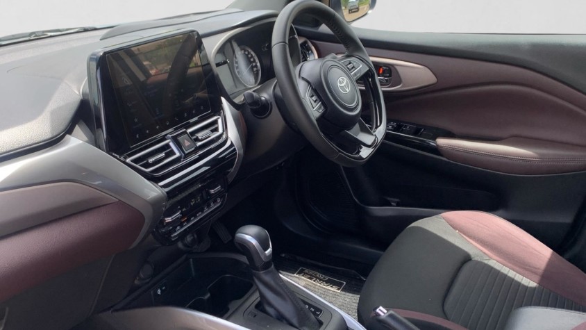 2025 TOYOTA STARLET CROSS 1.5 XR