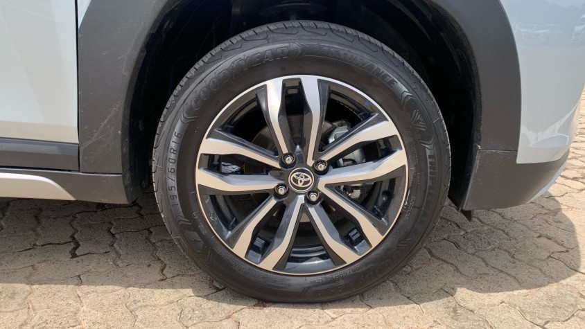 2025 TOYOTA STARLET CROSS 1.5 XR