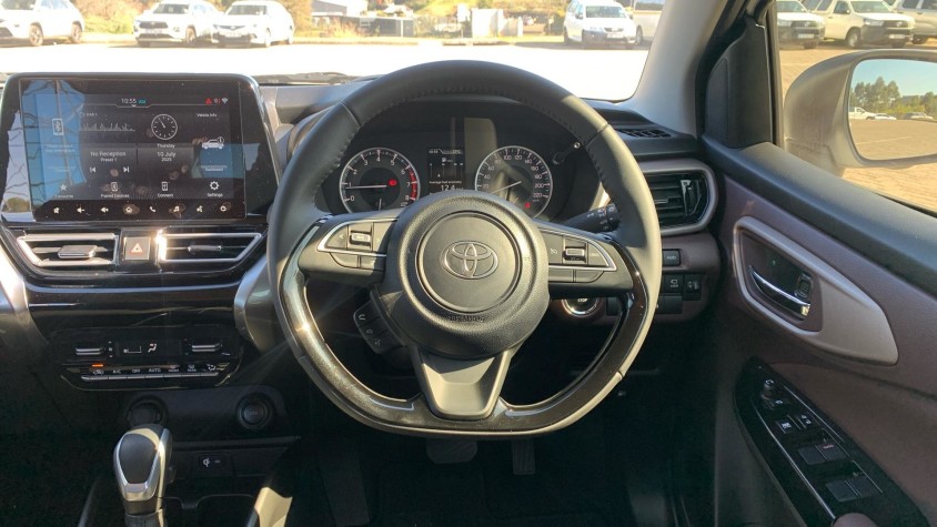 2025 TOYOTA STARLET CROSS 1.5 XR