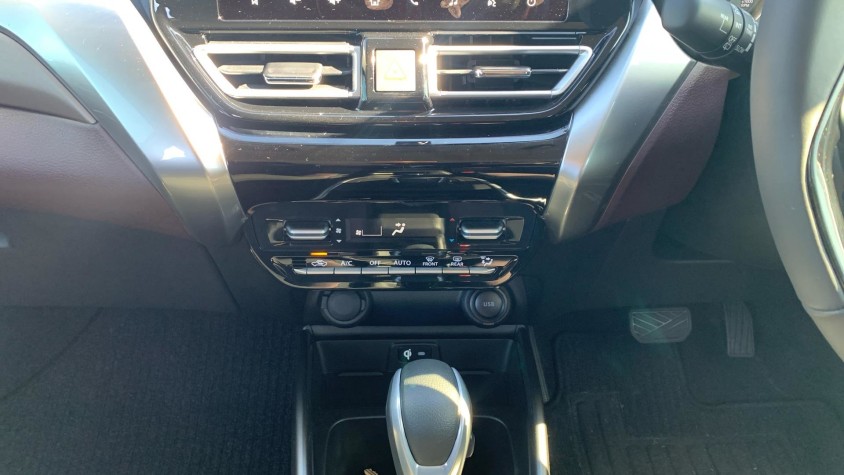 2025 TOYOTA STARLET CROSS 1.5 XR