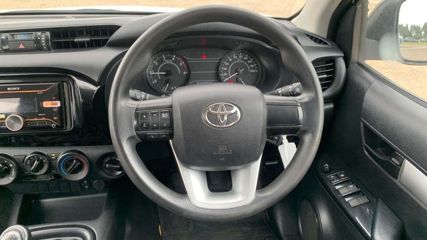 2022 TOYOTA HILUX 2.4 GD-6 SR 4X4