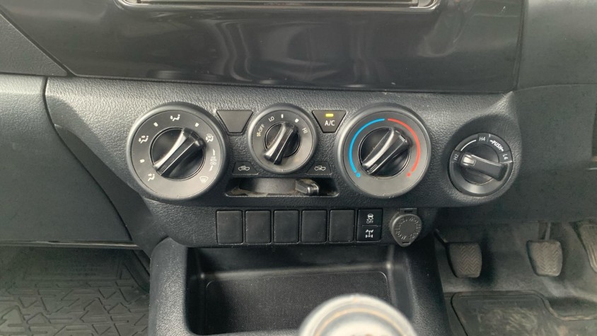 2022 TOYOTA HILUX 2.4 GD-6 SR 4X4