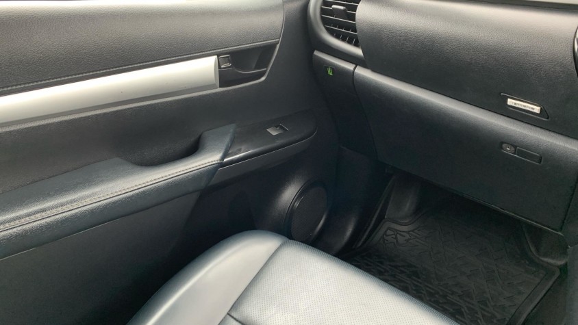 2022 TOYOTA HILUX 2.4 GD-6 SR 4X4