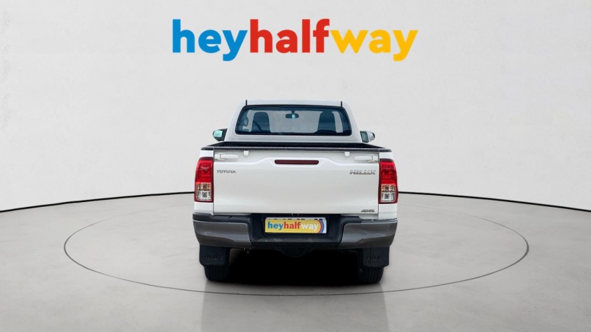 2024 TOYOTA HILUX 2.4 GD-6 SR 4X4